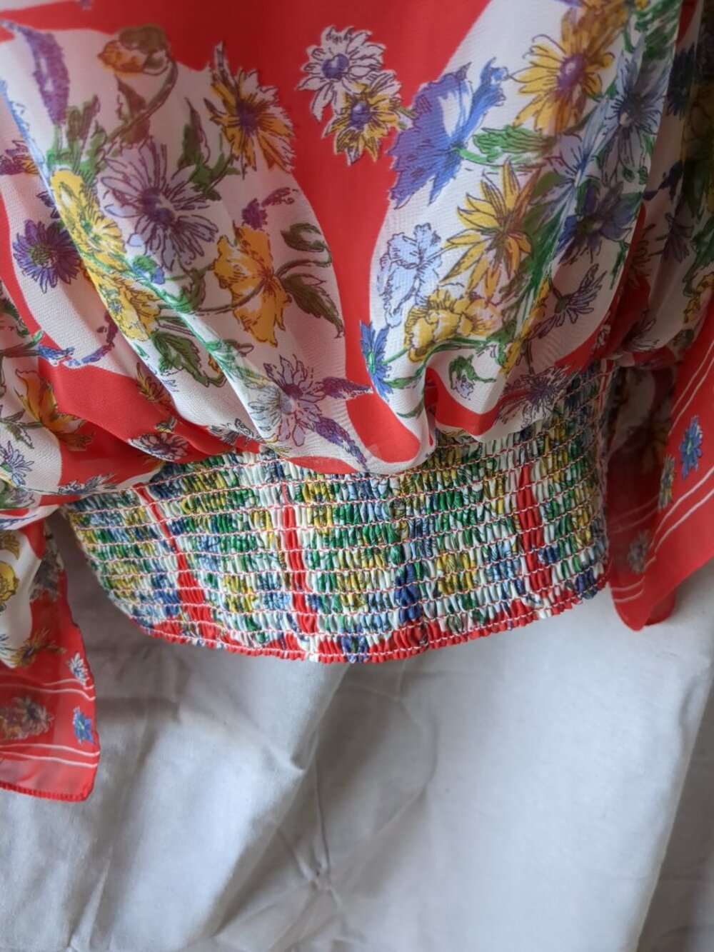 Med Flowered Blouse / Top with Split Sleeves  / Peek a Boo - Picture 7 of 14